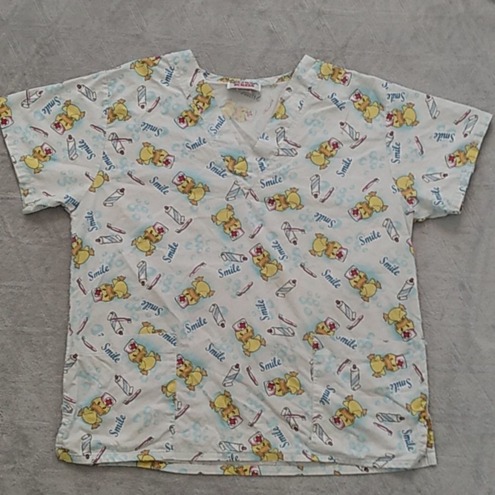 Nurse scrub top blouse nurses care blue&white  w/ducks size medium 👍💙👍🤍